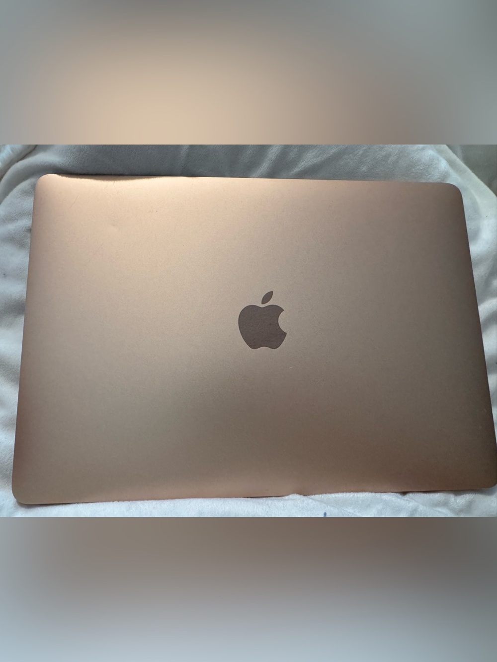 Apple Rose Gold MacBook M2179 does not turn on. For parts or repair only.